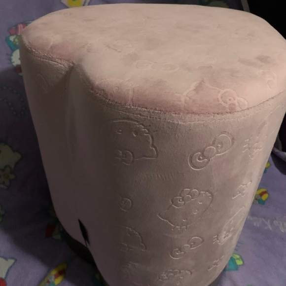 Hello Kitty Vanity stool - Picture 8 of 9